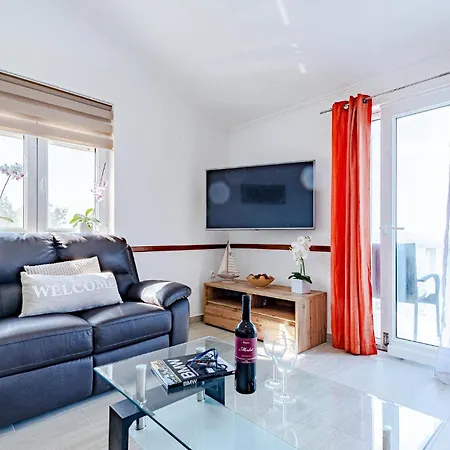 Awesome In With Heated Swimming Pool Apartment *